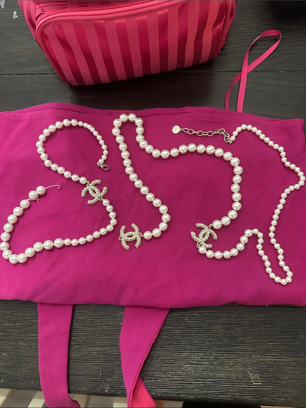 CHANEL White Faux Pearl CC Logo Necklace/ waist
